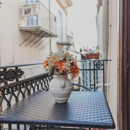 Le Maioliche - Sicilian Style تْشيفالو