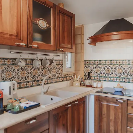 Le Maioliche - Sicilian Style تْشيفالو