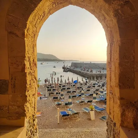 Le Maioliche - Sicilian Style تْشيفالو